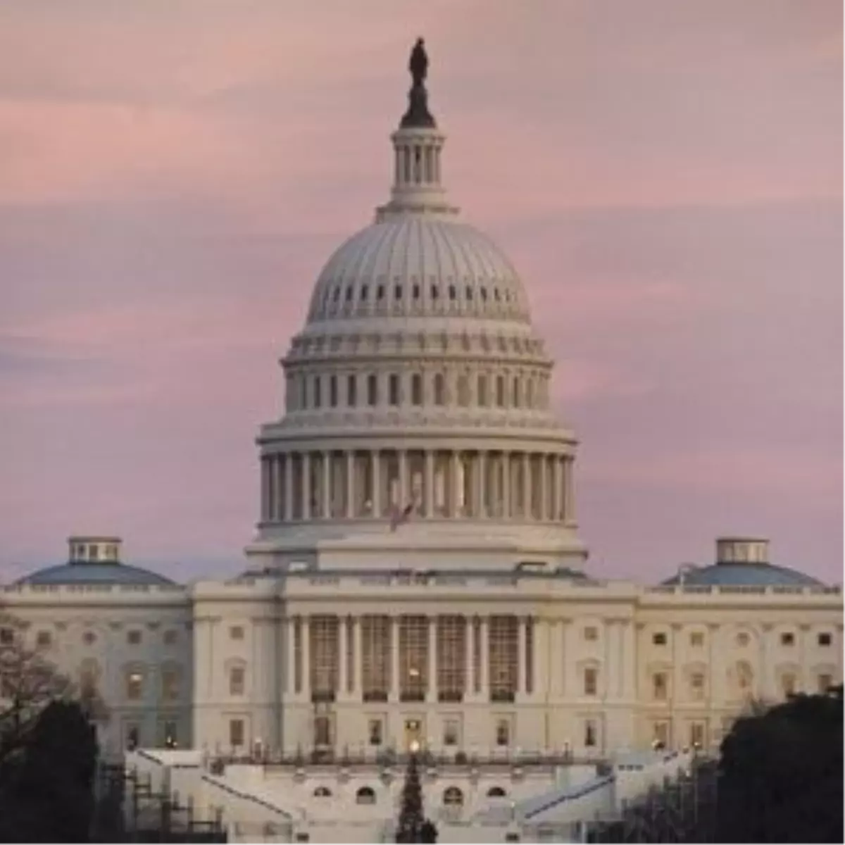 Bahceşehir Universitesi Beyaz Saray\'a Komşu Oldu