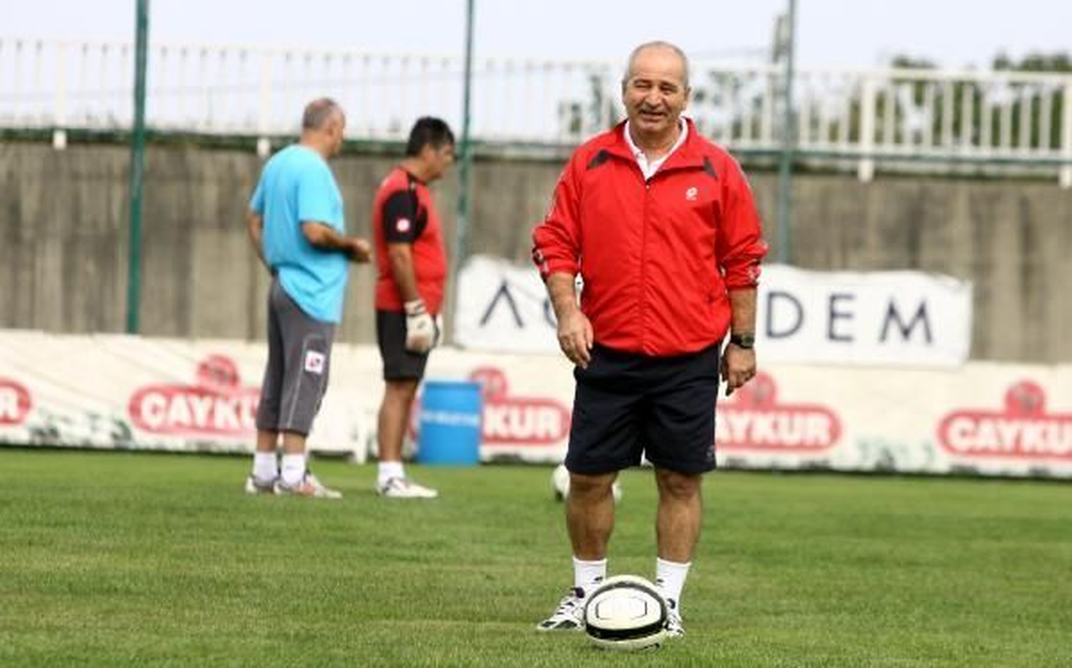 Çaykur Rizespor Teknik Direktörü Korukır."Son Üç Maçta Kazandığımız 9 Puanın Öneminin Artması İçin...