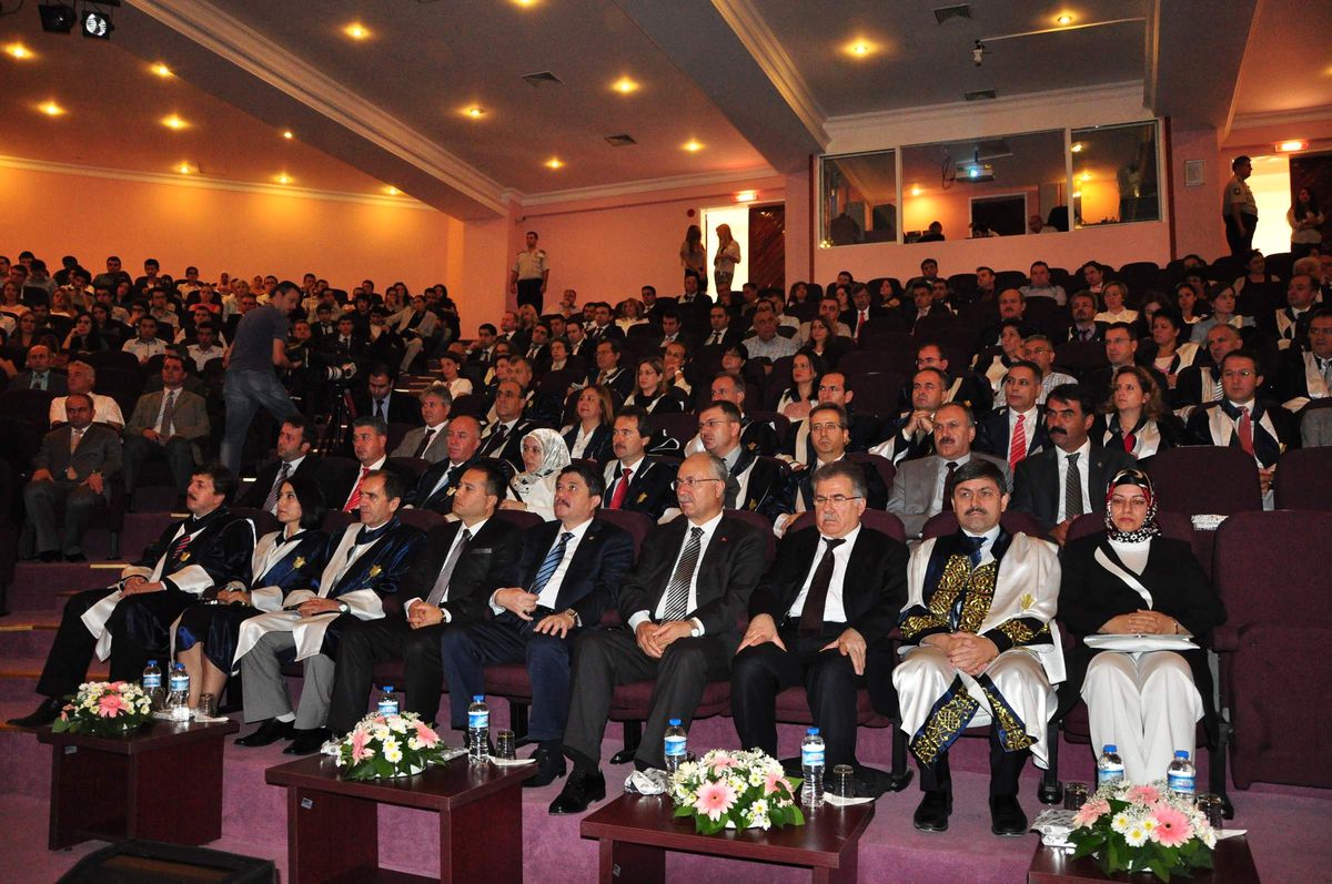 Celal Bayar Üniversitesi Eğitim Öğretime Başladı