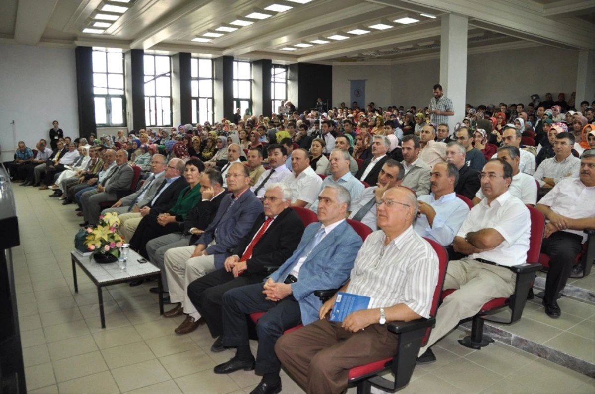 \'Demokrasinin Neresindeyiz\' Konferansı