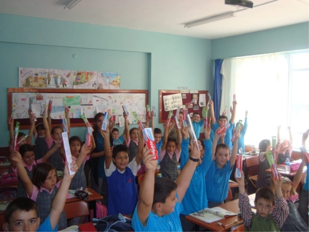 Enez\'de Öğrencilere Diş Fırçası ve Macunu Dağıtıldı
