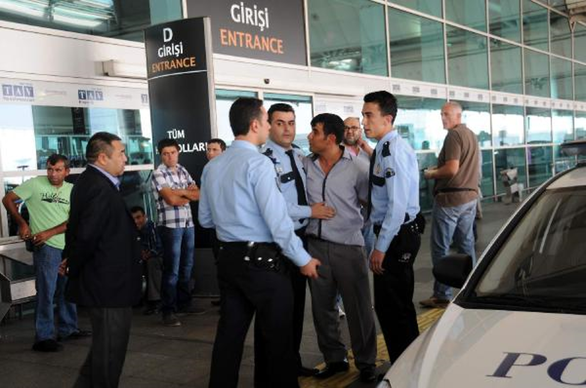 Türkmen\'in İntiharını Havalimanı Polisi Önledi