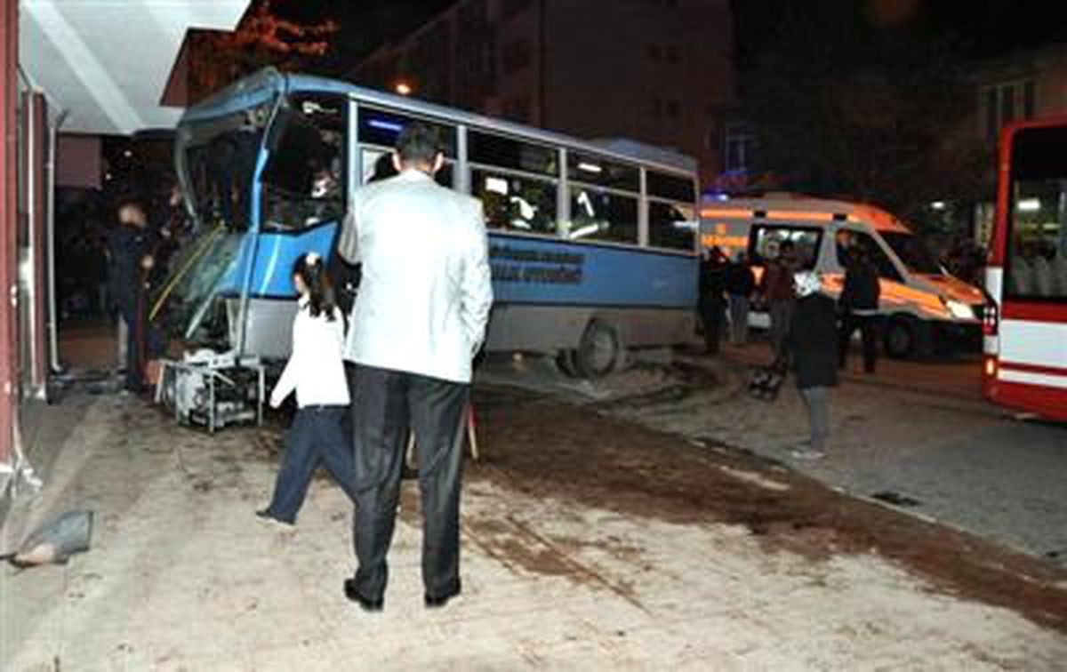 Freni Boşalan Otobüs Dehşet Saçtı!