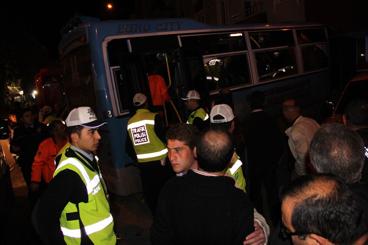 Freni Boşalan Yolcu Otobüsü Dehşet Saçtı: 27 Yaralı