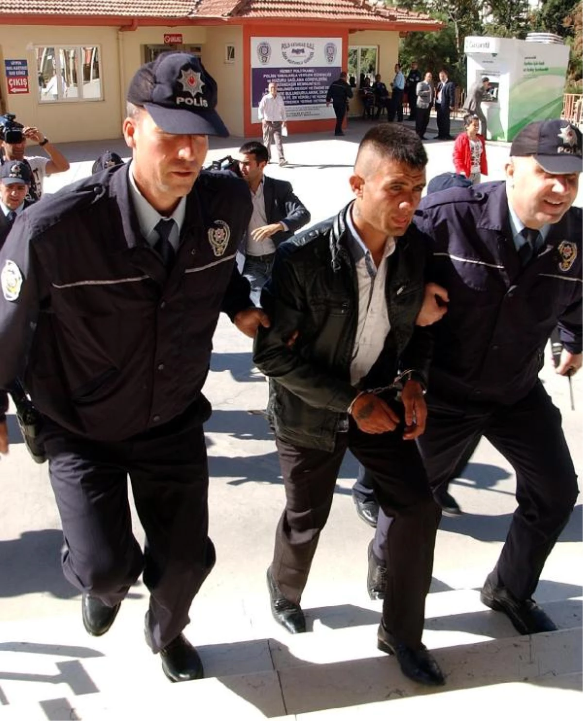 Gaziantep Cezaevi Önünde Çatışma: 4 Yaralı