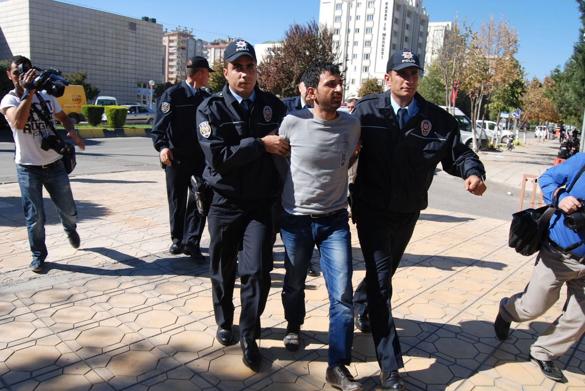 Gaziantep\'te Cezaevi Önünde Silahlı Kavga: 4 Yaralı