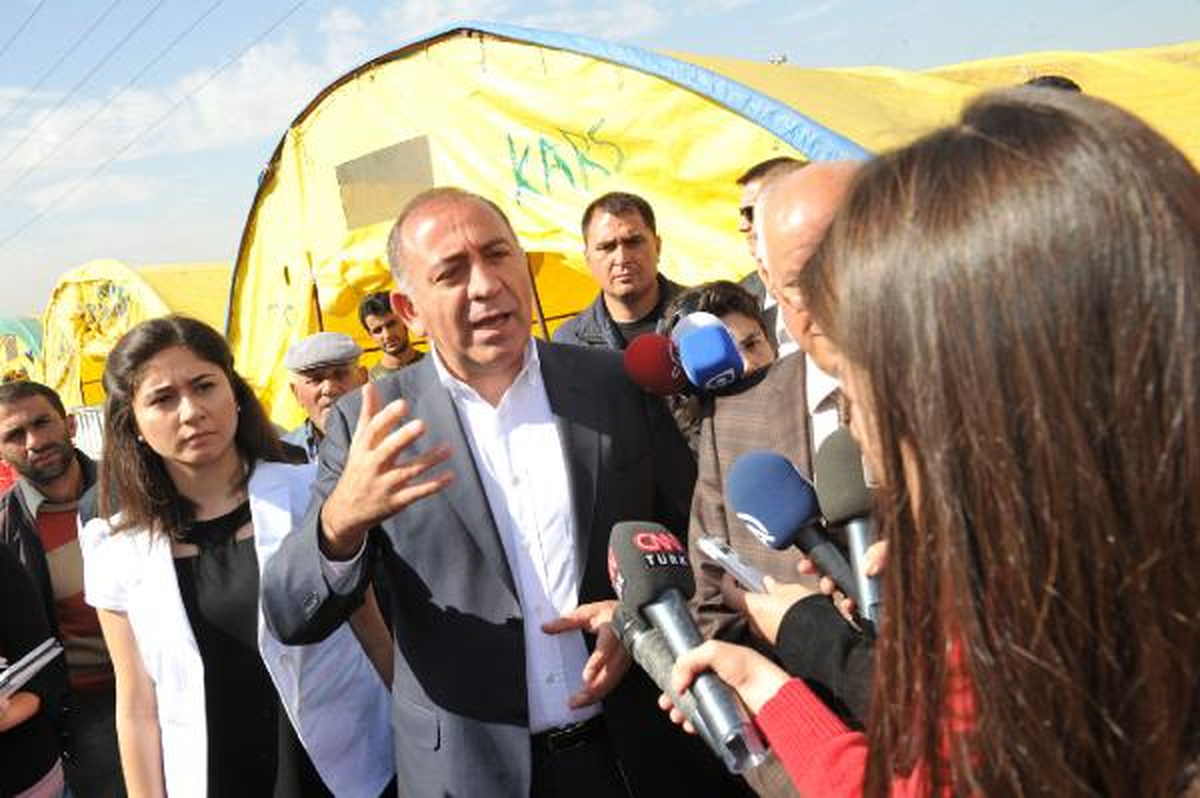 Gürsel Tekin, Yenimahalle\'deki Kurban Pazarını Gezdi