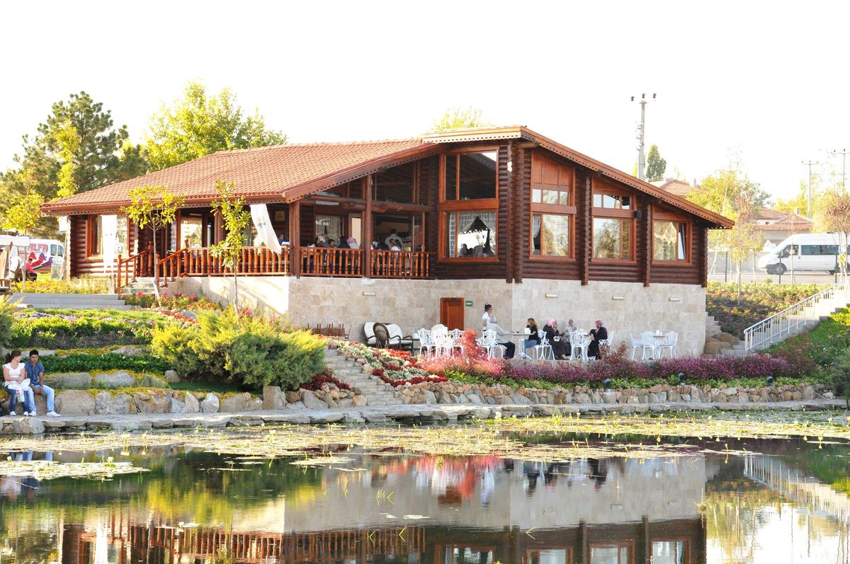 Hılla Nilüferli Park Kütük Evi ile Misafirlerini Ağırlıyor