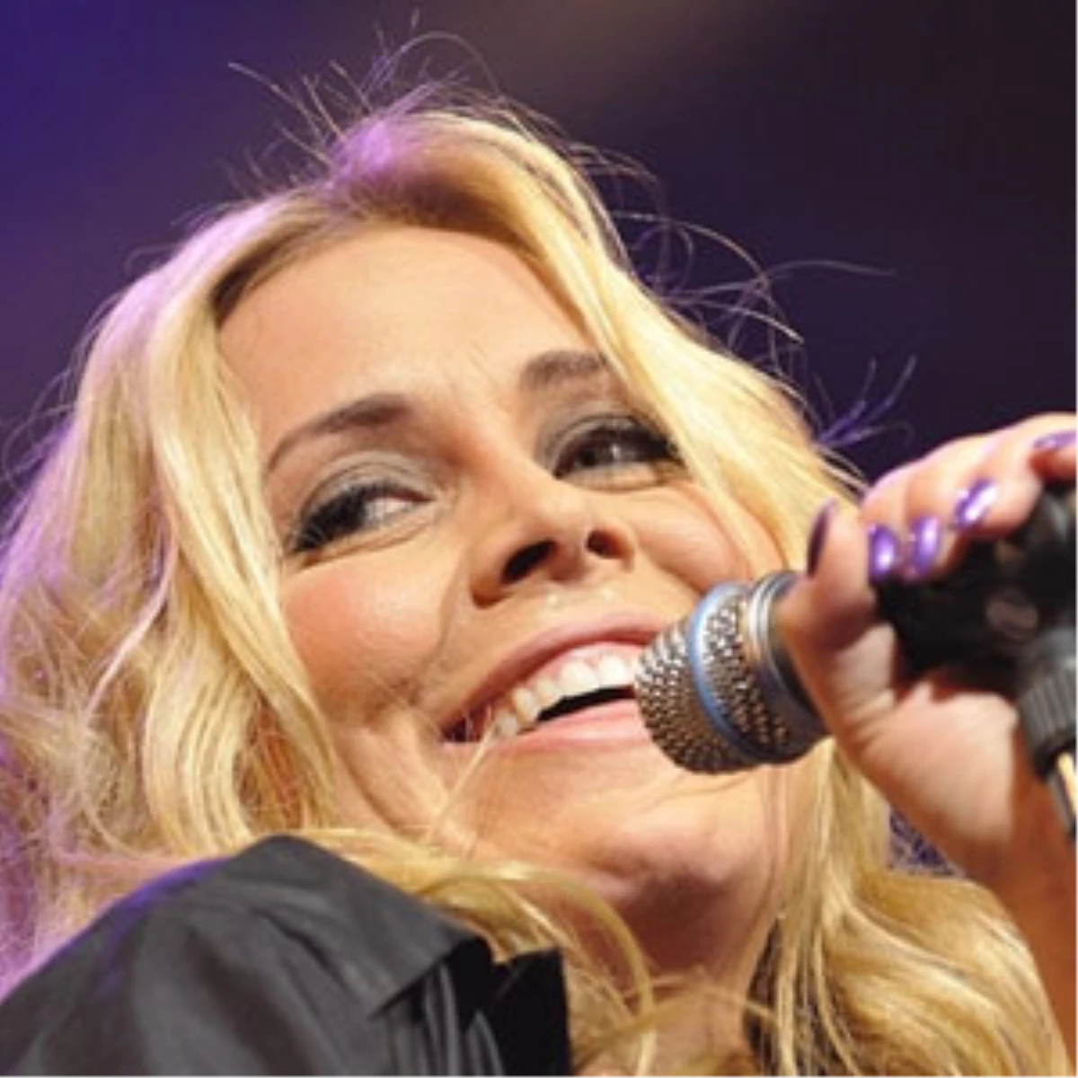 Hollanda\'yı Eurovision\'da Temsil Edecek Şarkıcı Belirlendi