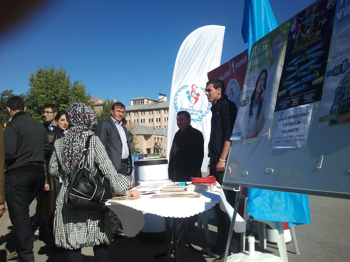 Kocatepe, Bakanlık Standını Gezdi