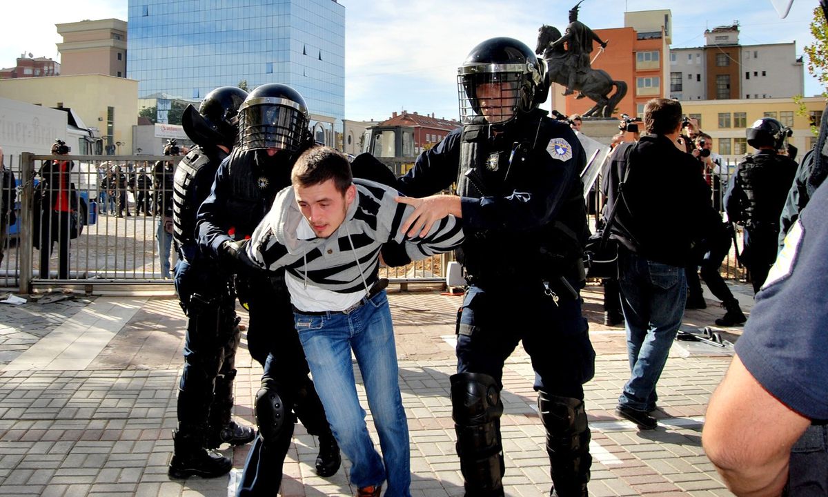 Kosova\'da Özelleştirme Karşıtı Protestoda 62 Gözaltı