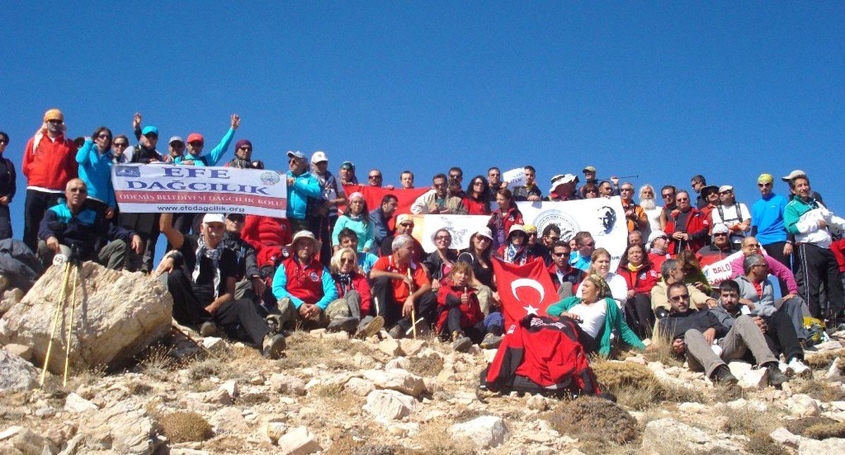Ödemişli Dağcılar Ege Bölgesi\'nin En Yüksek Dağında