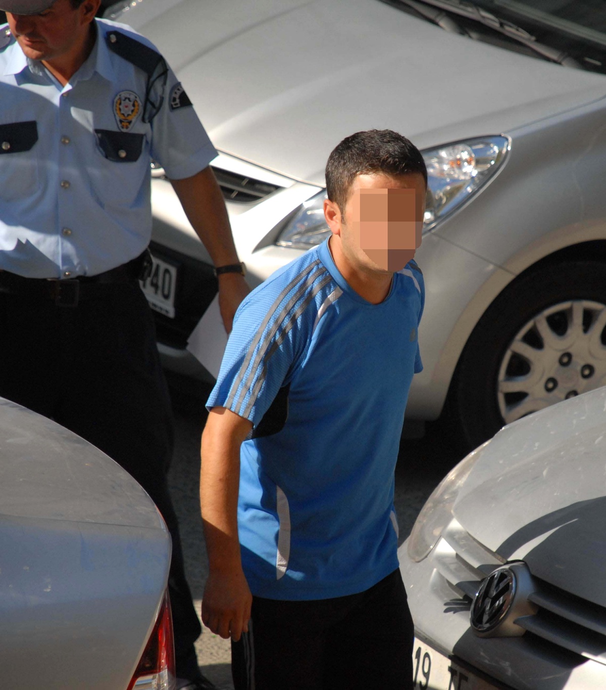 Otomobilinde Tabanca Ele Geçen Genç Gözaltına Alındı