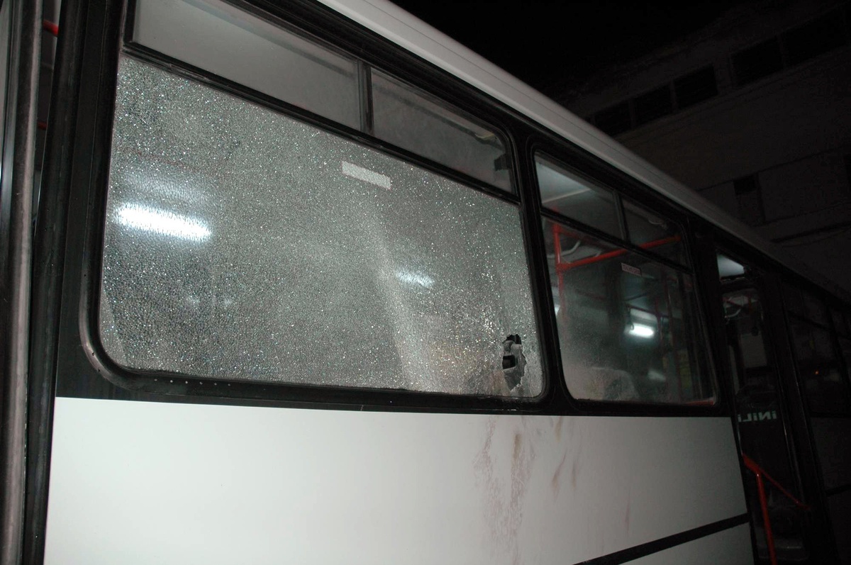 Özel Halk Otobüsüne Molotof Kokteyli Atıldı