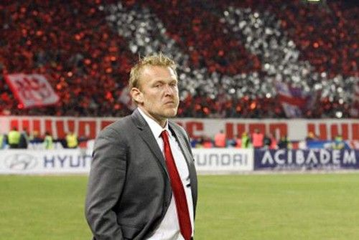 Prosinecki, Stadyumda İmza Atacak