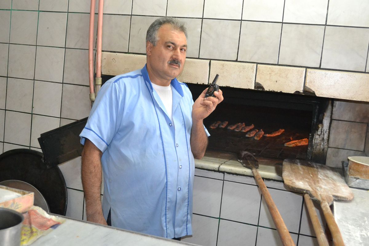 Telsizle Çay Siparişi Alıyor