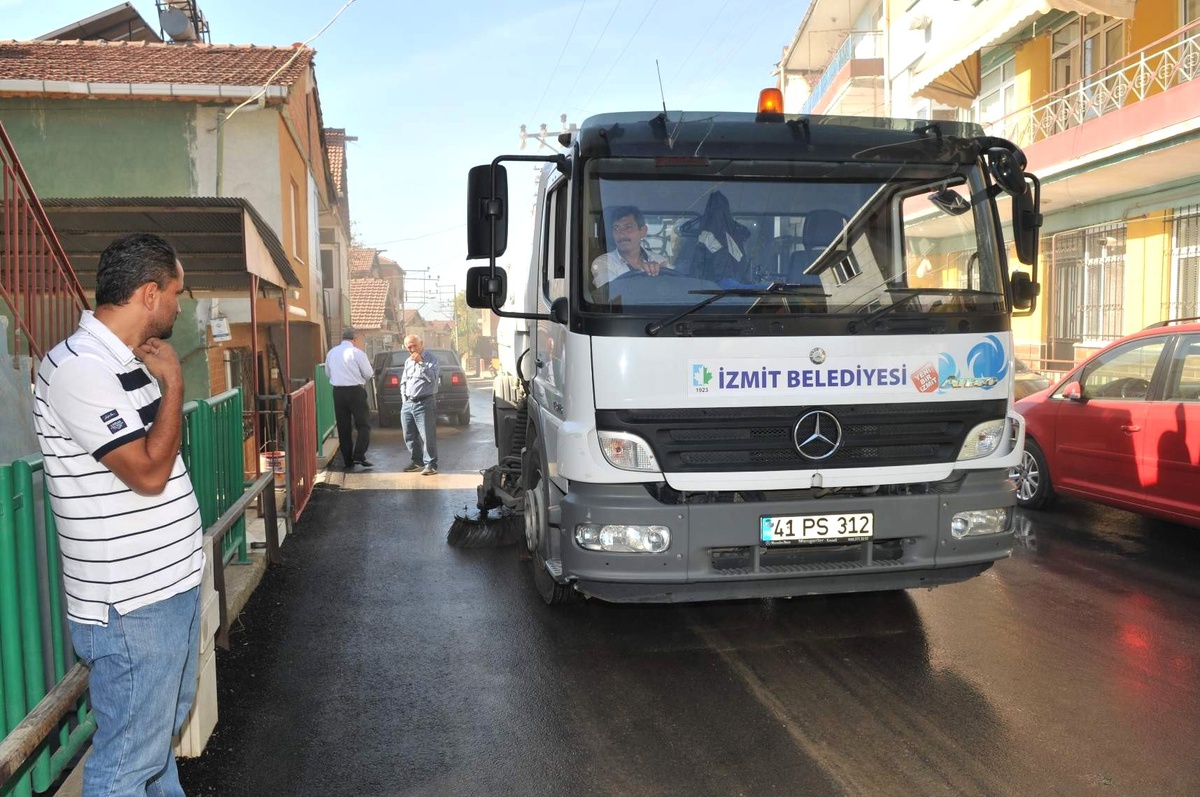 Temizlik İşlerinden Yollarda Detaylı Temizlik