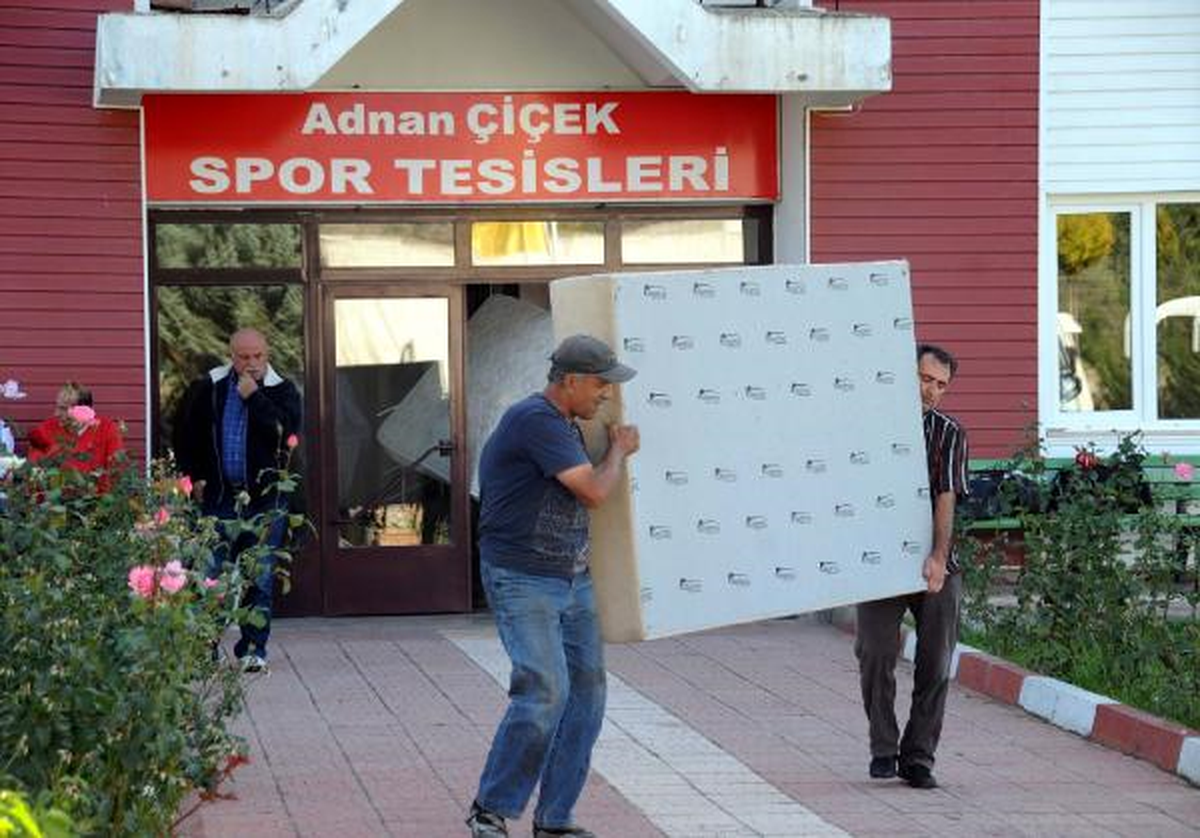 Tokatspor\'a Haciz Geldi, Futbolcular Eşyaları Pencereden Attı