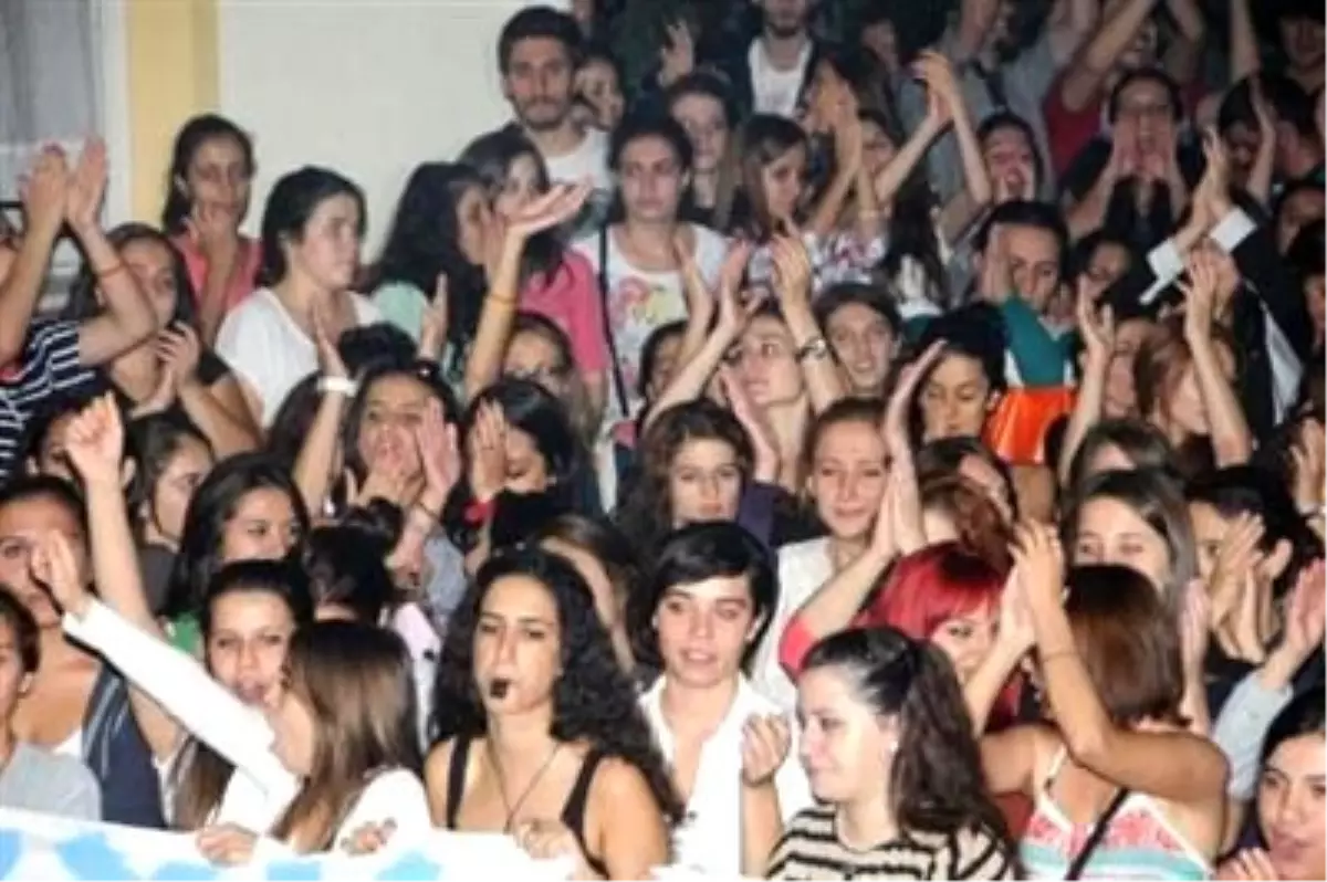 Üniversite Yurdunda Yemek ve Eşit Hak Eylemi