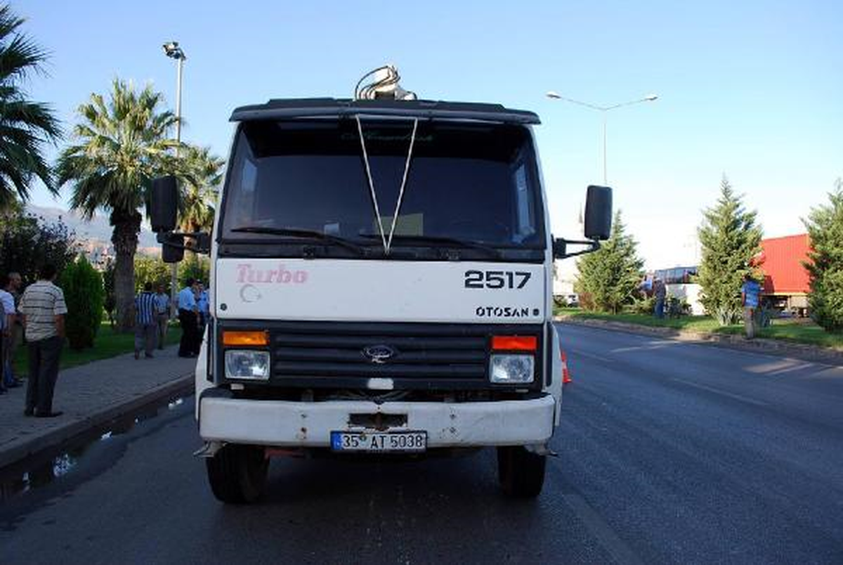 Üzerinden Kamyon Geçen Motosiklet Sürücüsü Öldü