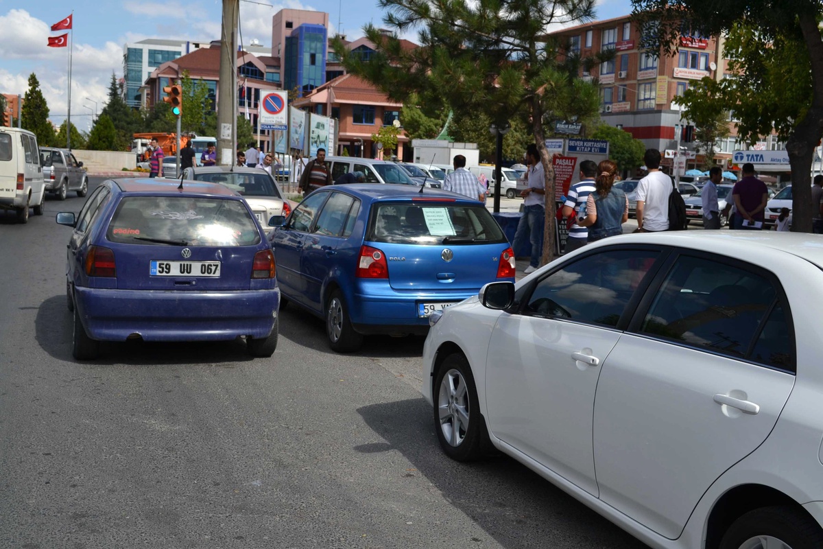 Üzerine \'Fırfırlı İlan\' Koyan Bile Var