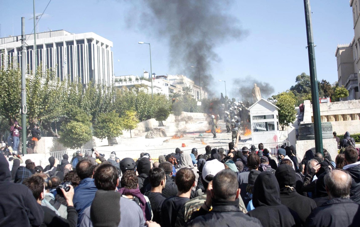 Yunanistan\'da Yeni Tasarruf Önlemlerine Protestolar