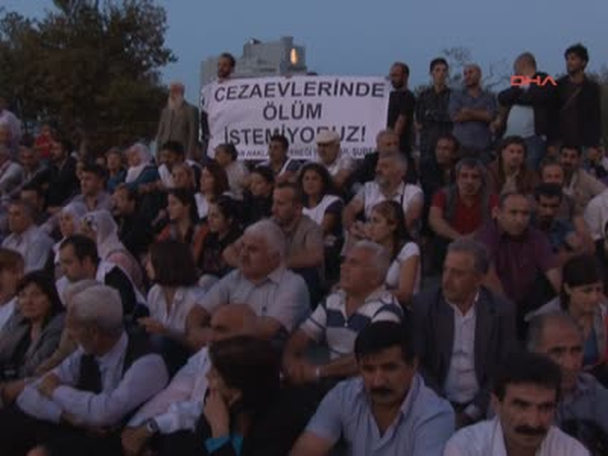 Açlık Grevinin 36\'ncı Gününde Taksim Gezi Parkı\'nda Oturma Eylemi