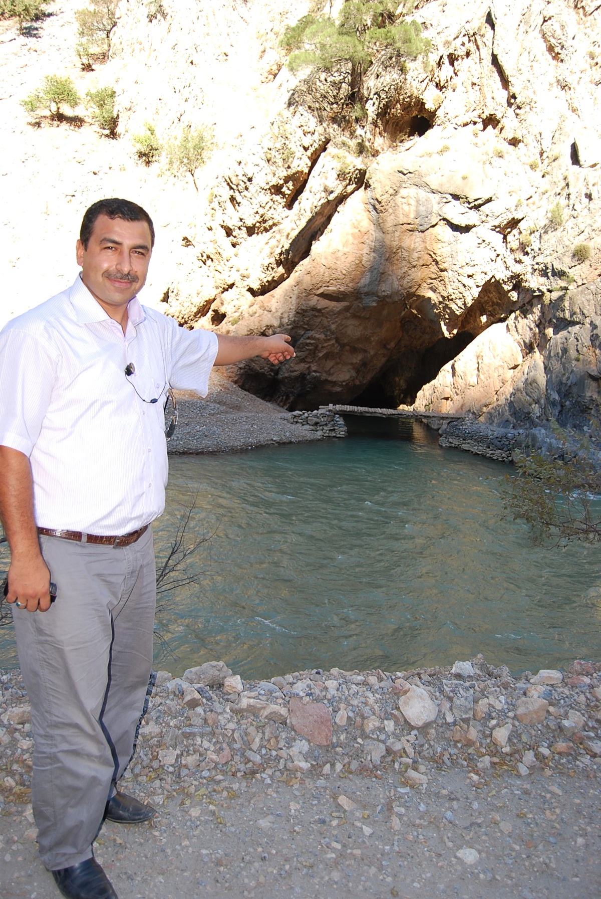 Adana Kayseri Sınırında Bulunan Mağara Görenleri Hayrete Düşürüyor