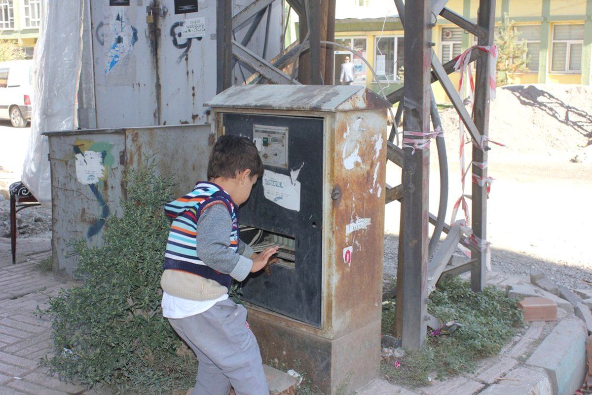 Ağrı\'da Elektrik Panoları Tehlike Saçıyor