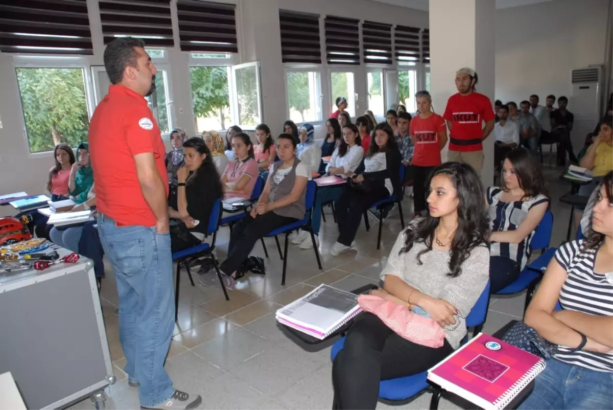 Akut\'un Tek Kazancı "Kurtardığı İnsanların Yüzündeki Gülümsemedir"