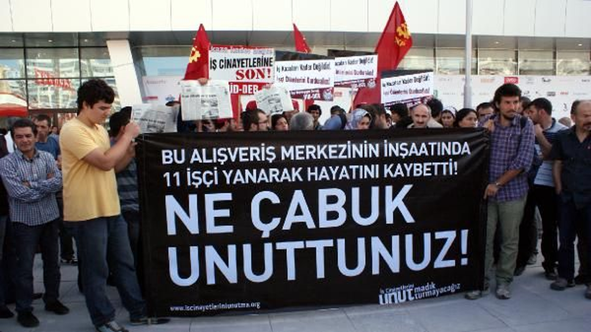Avm Açılışında Protesto