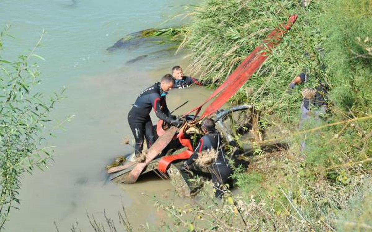 Balık Avladıkları Irmakta 5 Yıl Önce Çalınan Otomobili Buldular