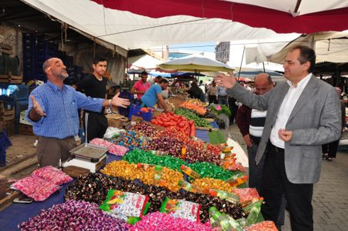 Başkan Dalgıç Pazarı Esnafını Ziyaret Etti
