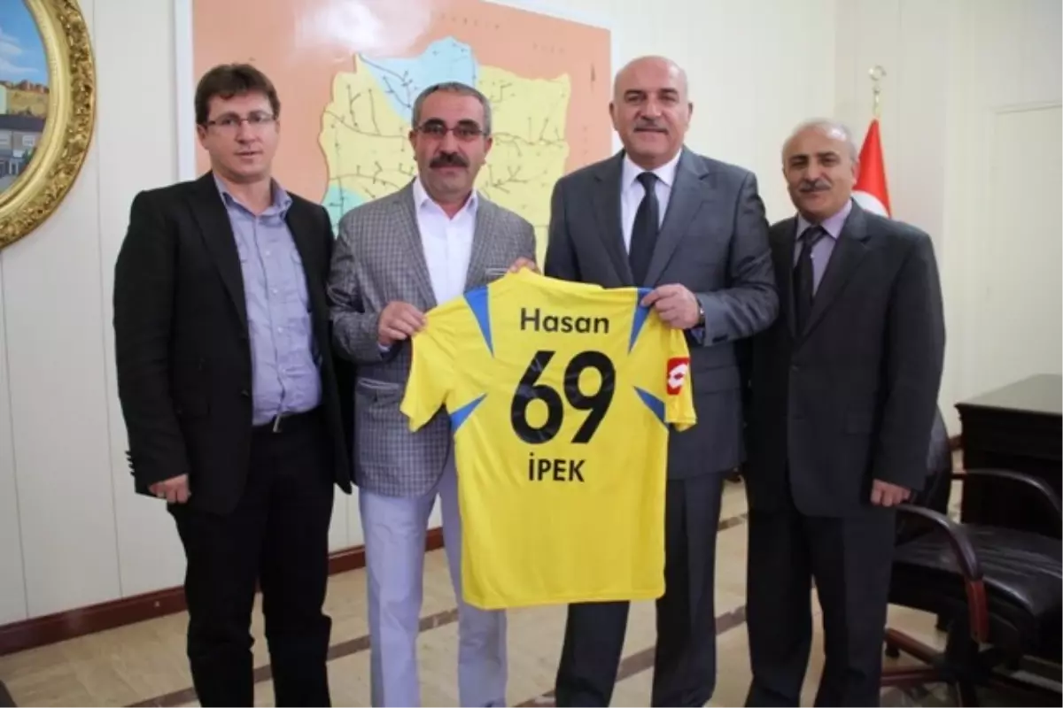 Bayburt İl Özel İdare Gençlik Spor Yönetiminden Vali İpek\'e Ziyaret