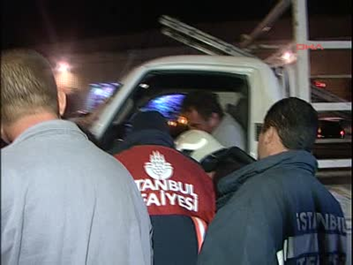 Bayrampaşa\'da Sıkışmalı Trafik Kazası : 3 Yaralı