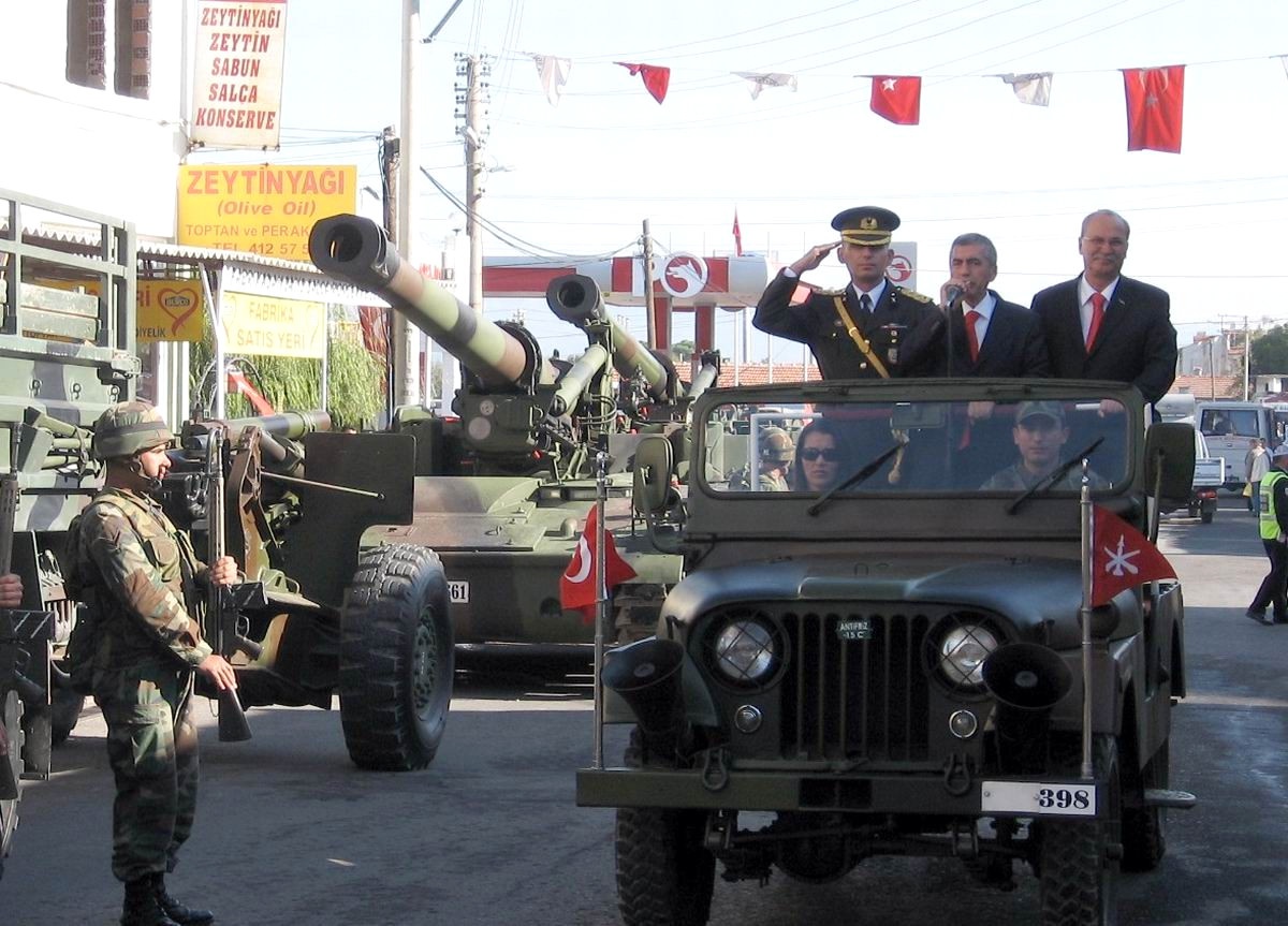 Burhaniye\'de Cumhuriyet Bayramı Hazırlıkları Tamamlandı