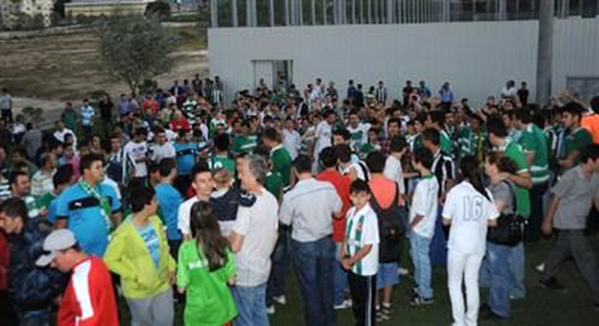 Bursaspor Taraftarı Fenerbahçe Maçı Öncesi Takıma Moral Verdi