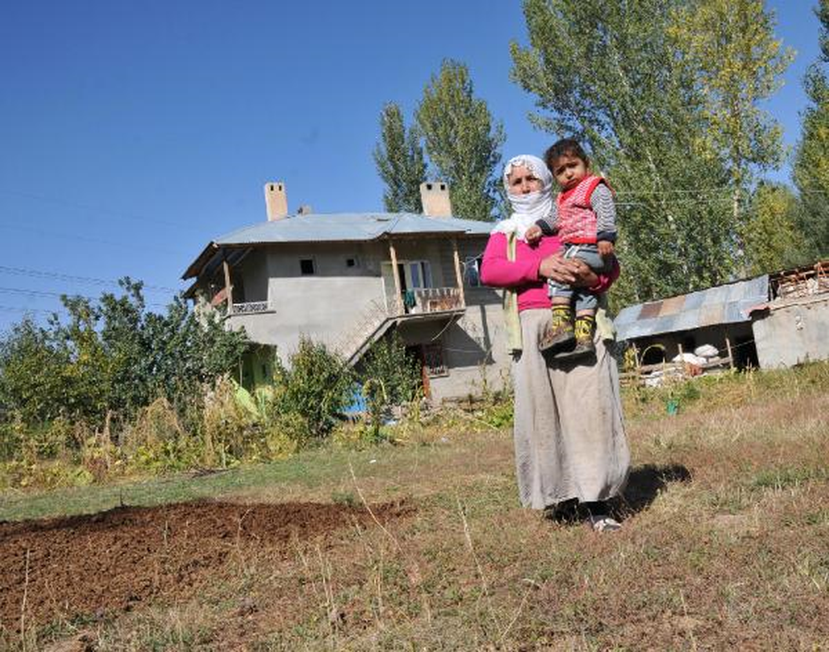Depremzede Ailenin Dinmeyen Evlat Acısı