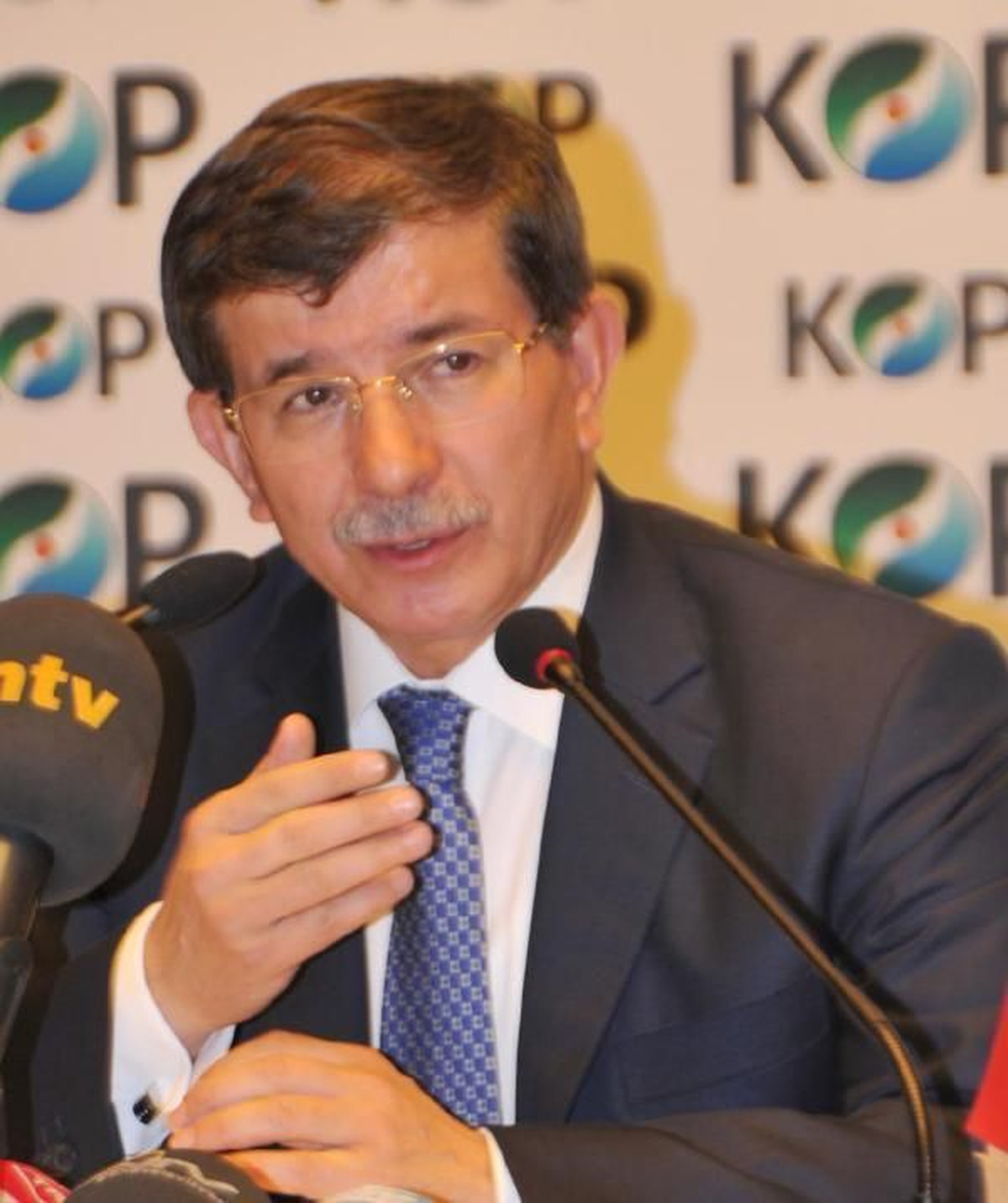 Dışişleri Bakanı Davutoğlu: Türk-Rus İlişkilerinin Parametresi Olamaz
