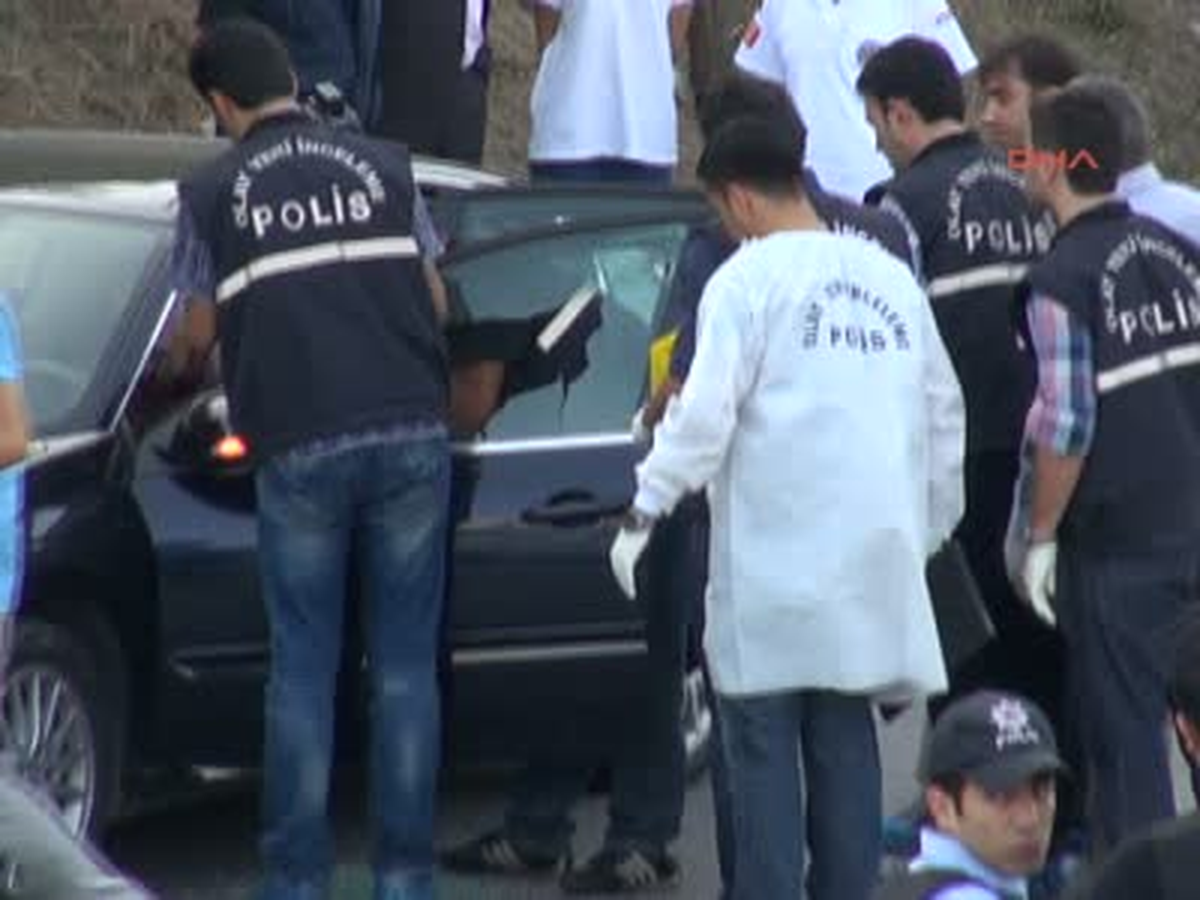 Emekli Milli Eğitim Müfettişi Otomobilinde Ölü Bulundu )