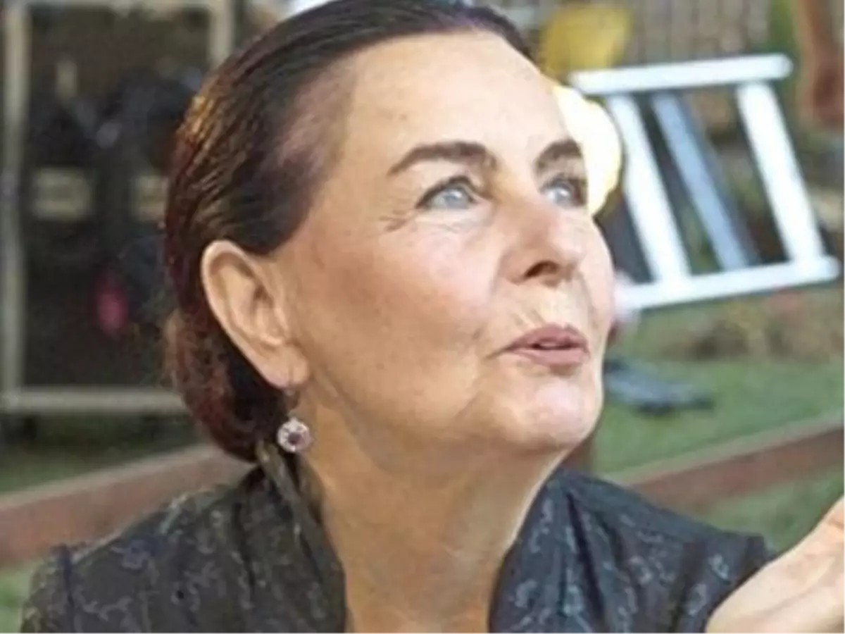 Fatma Girik\'e Onur Ödülü