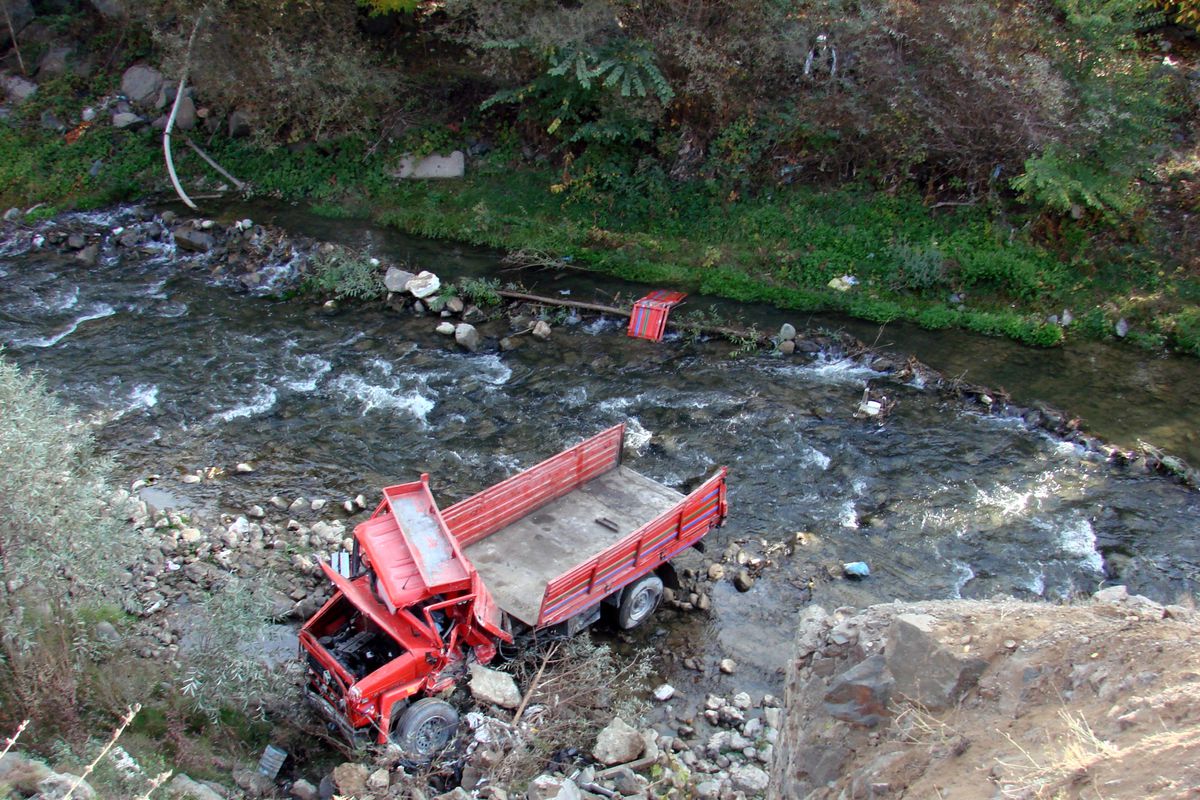 Gümüşhane\'de Trafik Kazası: 3 Yaralı