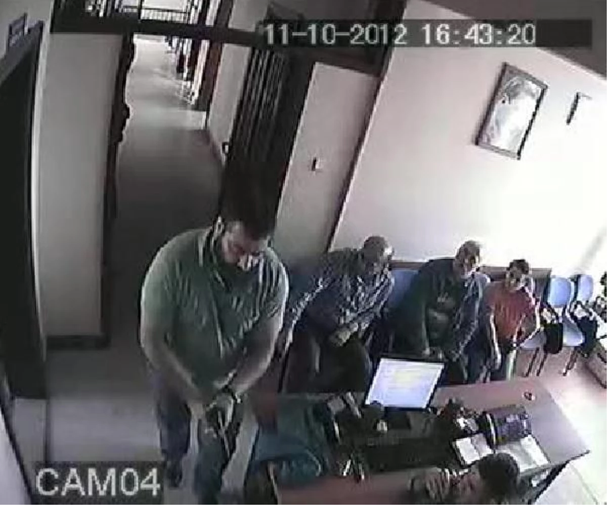 Hopa Belediye Başkanı\'nın Vurulma Anı Güvenlik Kamerasında