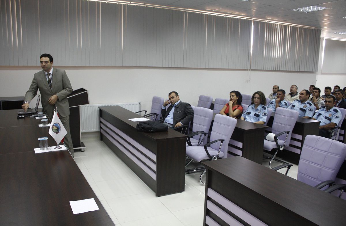Kula\'da Polise \'İntihar\' Semineri