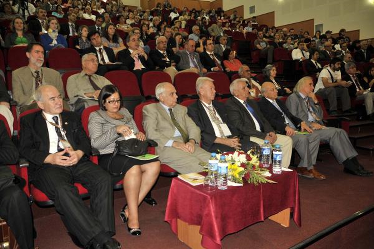 Mersin\'de Bilim Adamları Kıbrıs Sorununu Değerlendirdi