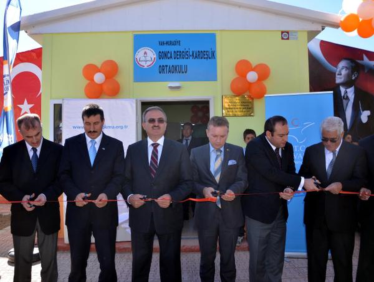 Minik Yüreklerin Kumbarasından Depremzede Miniklere Okul