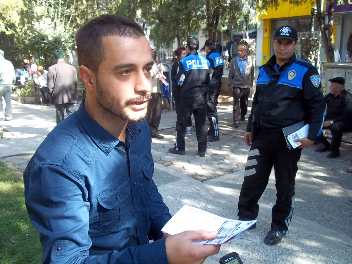 Polis Vatandaşı Broşürle Uyarıyor
