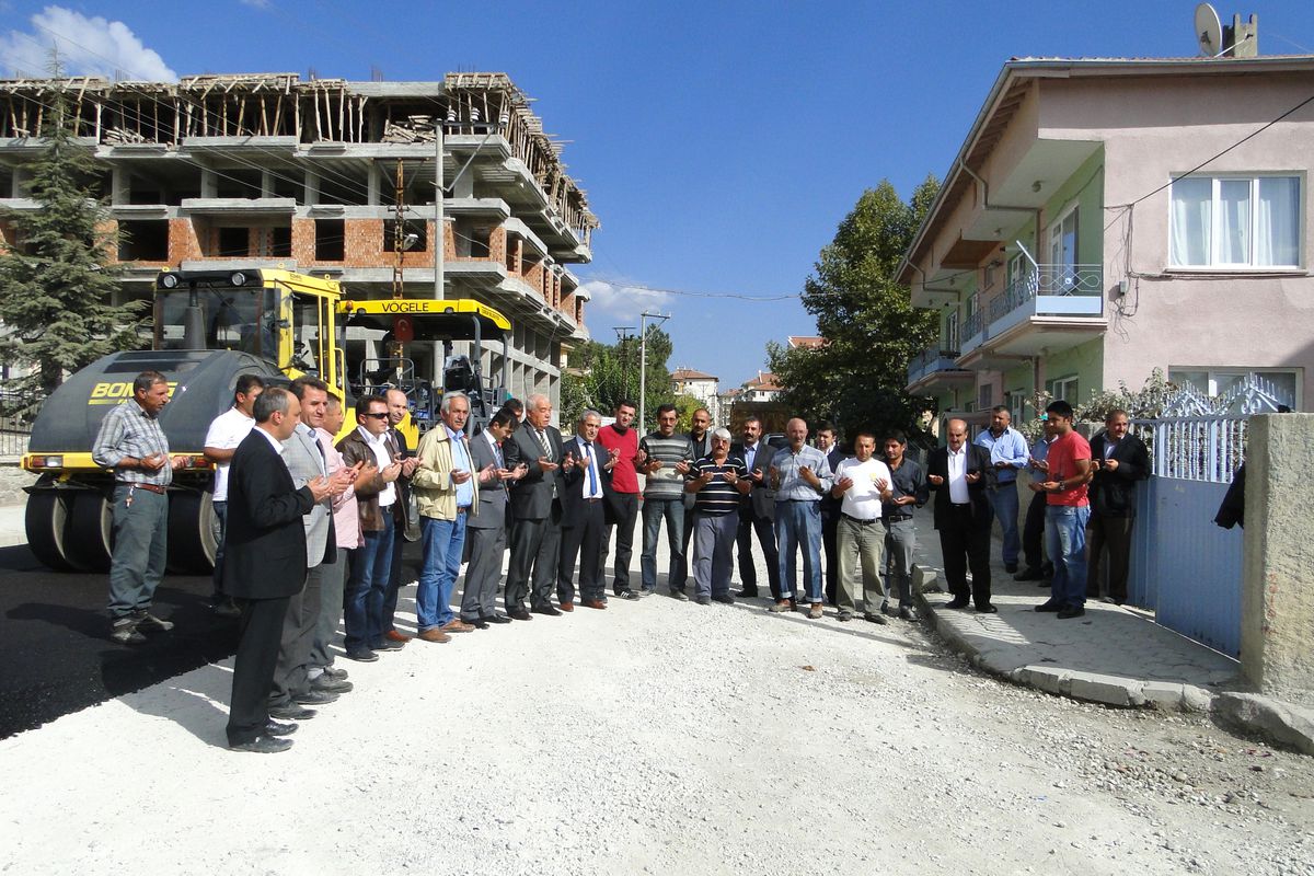 Sungurlu Belediyesi 2. Etap Asfalt Çalışmalarına Dualarla Başladı