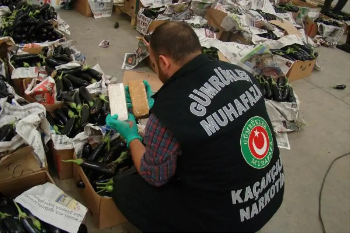 Tır\'daki Patlıcanların Altından 113 Kilo Eroin Çıktı