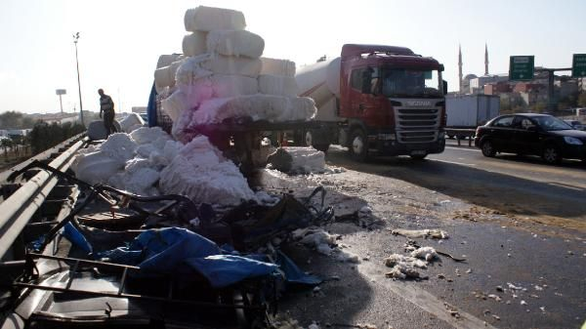 Trafik Kazası Nedeniyle Tem Bir Süre Kapandı